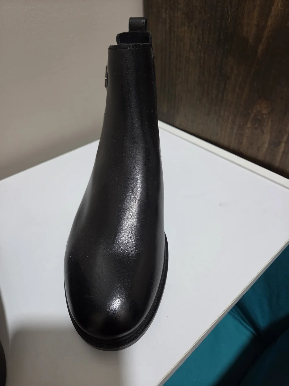 Ecco sleek black